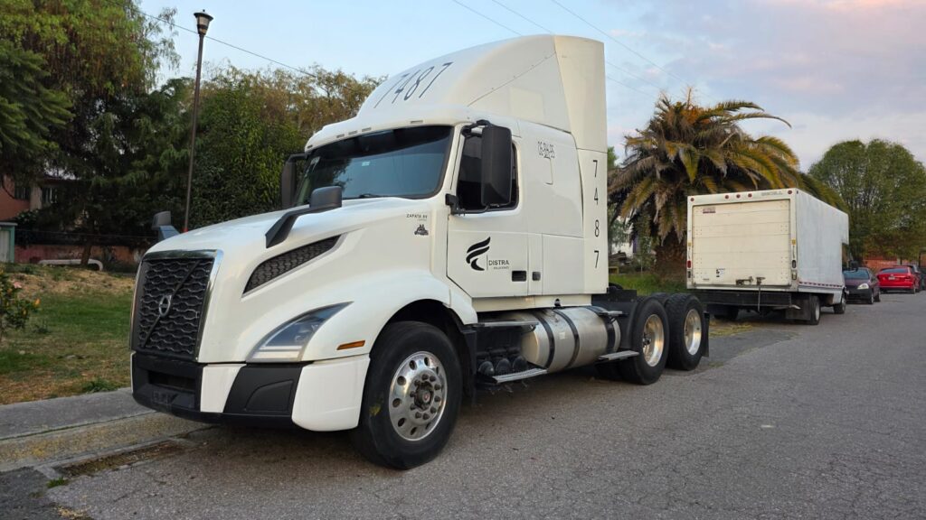 Volvo VNL64T 400