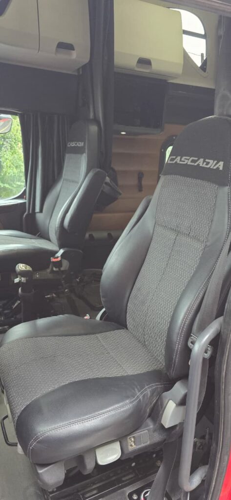 FREIGTLINER NEW CASCADIA 2025
