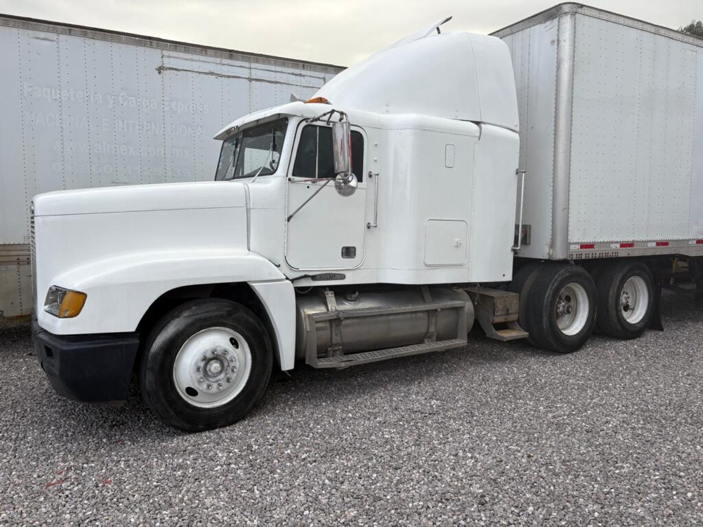 TRACTOCAMIÓN FREIGHTLINER (T-10)
