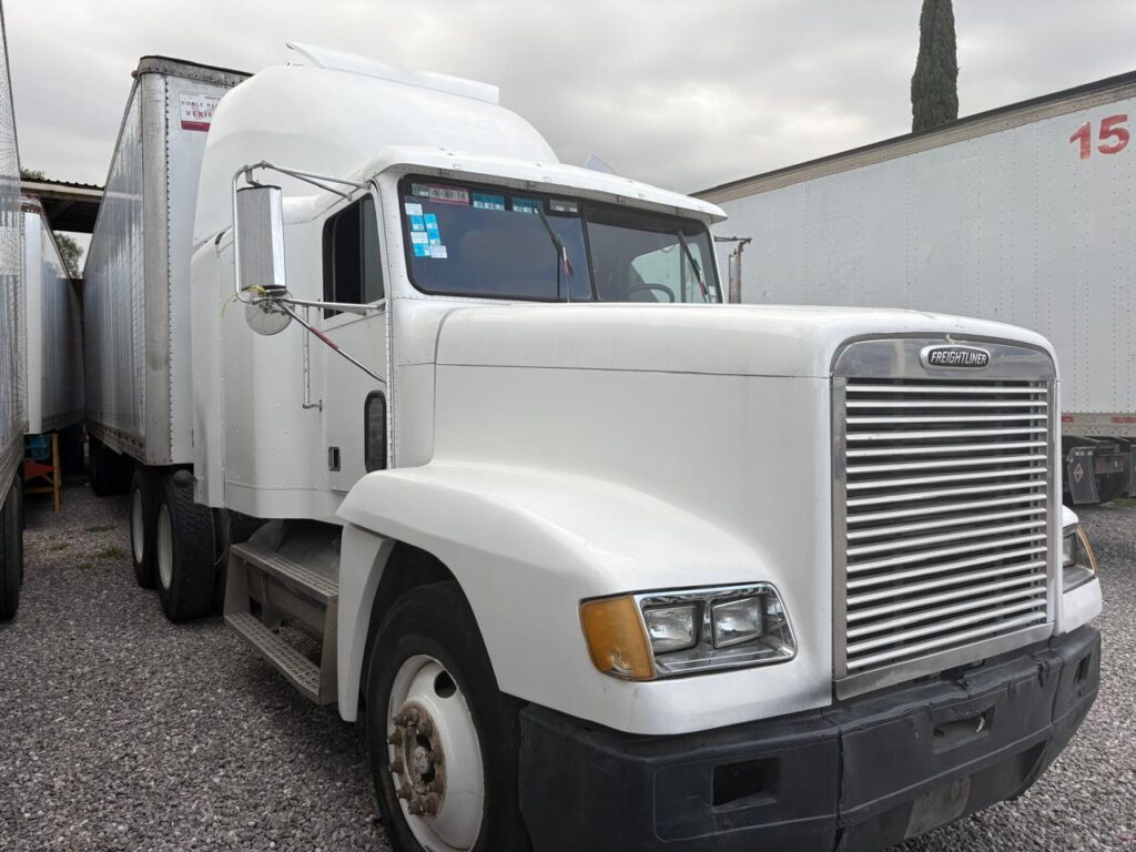 TRACTOCAMIÓN FREIGHTLINER (T-10)
