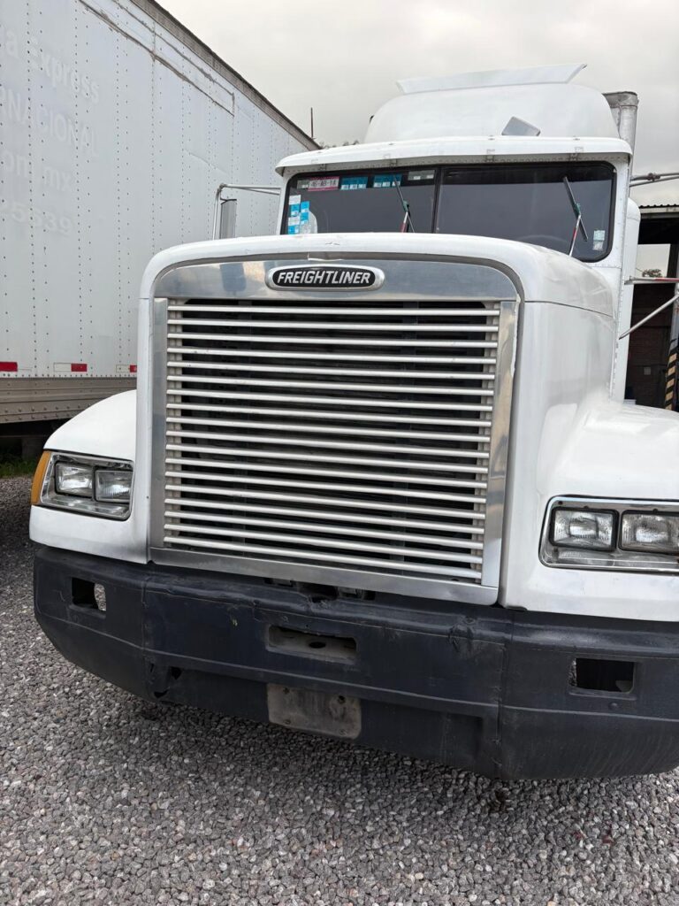 TRACTOCAMIÓN FREIGHTLINER (T-10)