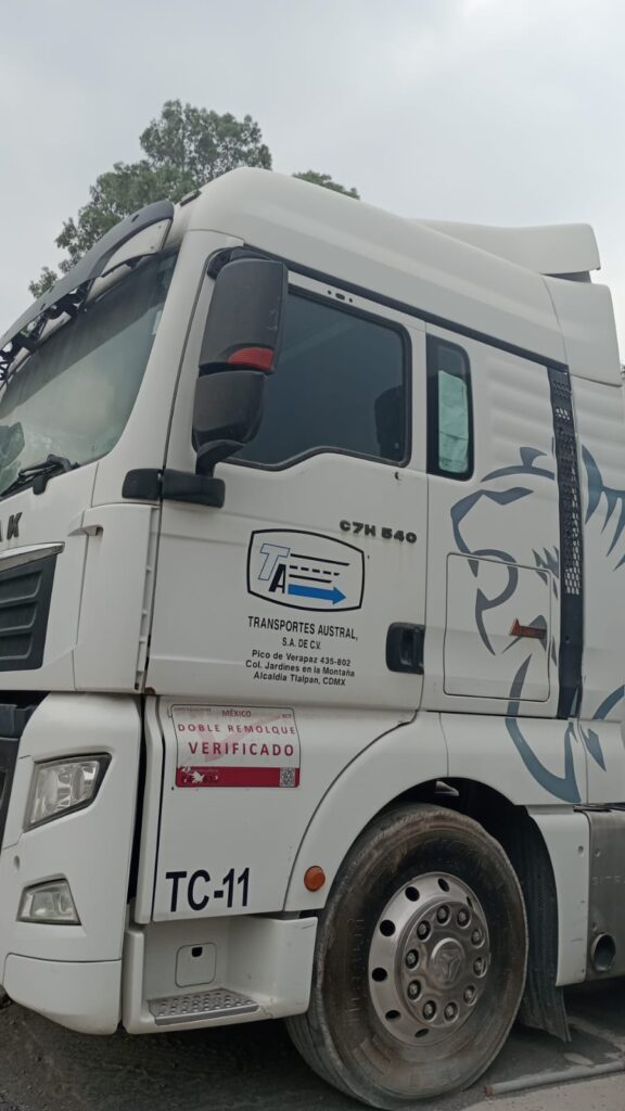 Hermosos Tracto recien salido de Agencia con Servicio y Cambio de Transmisión, listo para usarse y generar utilidades