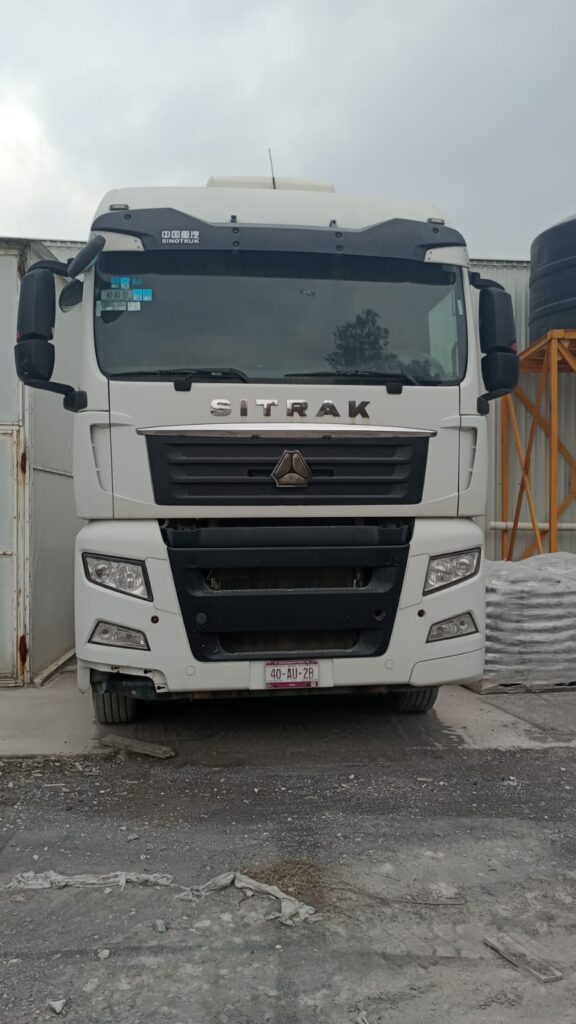 Hermosos Tracto recien salido de Agencia con Servicio y Cambio de Transmisión, listo para usarse y generar utilidades