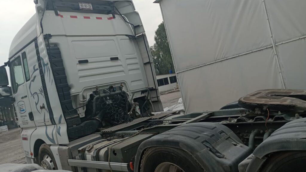 Hermosos Tracto recien salido de Agencia con Servicio y Cambio de Transmisión, listo para usarse y generar utilidades