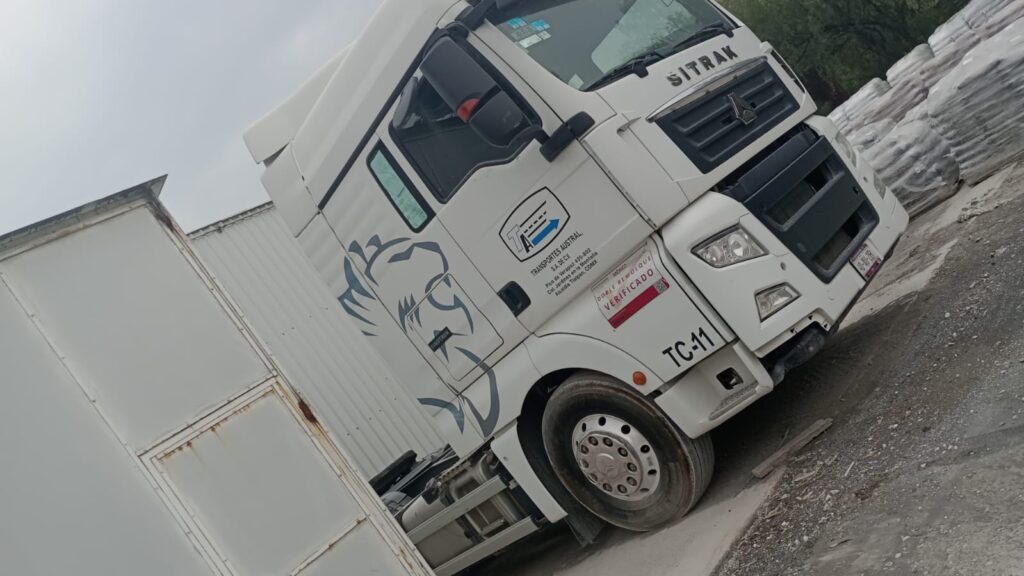 Hermosos Tracto recien salido de Agencia con Servicio y Cambio de Transmisión, listo para usarse y generar utilidades