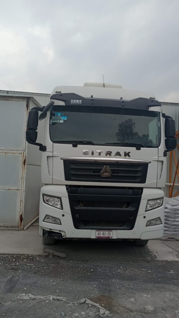 Hermosos Tracto recien salido de Agencia con Servicio y Cambio de Transmisión, listo para usarse y generar utilidades