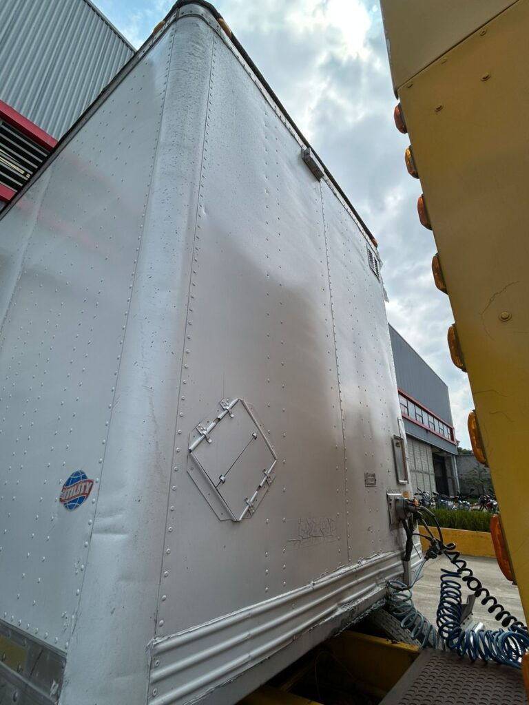 CAJA SECA 53 PIES UTILITY